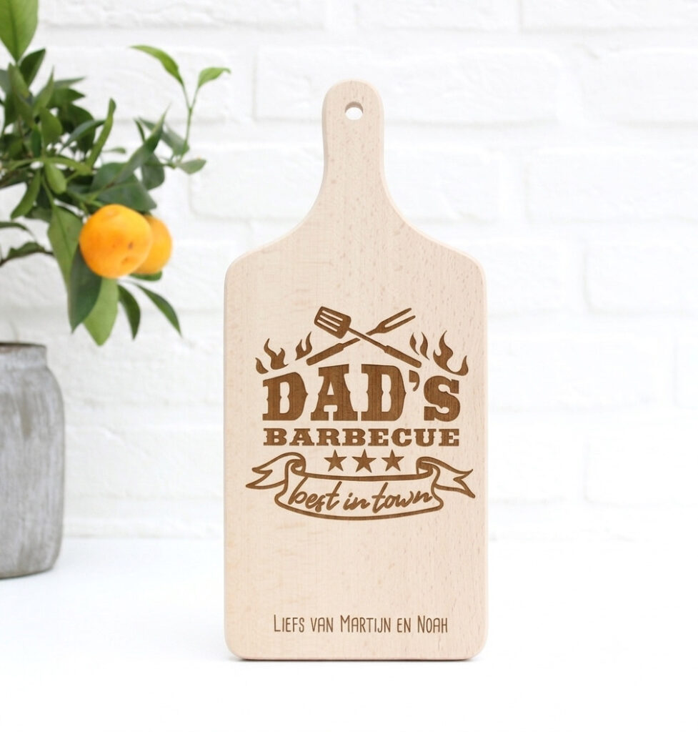 houten barbecue plank voor vaderdag met gravering voor papa