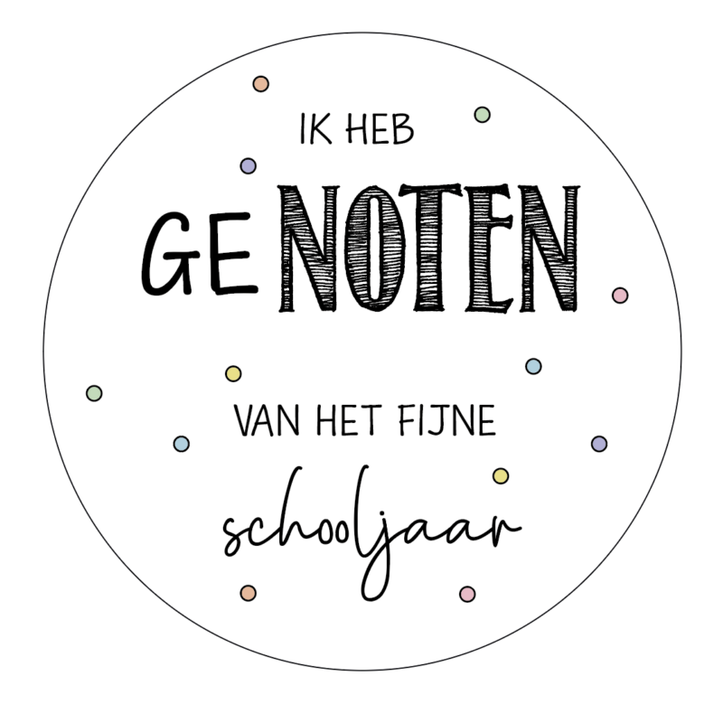 Ronde sticker met de tekst Ik heb geNOTEN van dit schooljaar voor een juf of meester cadeau met nootjes.